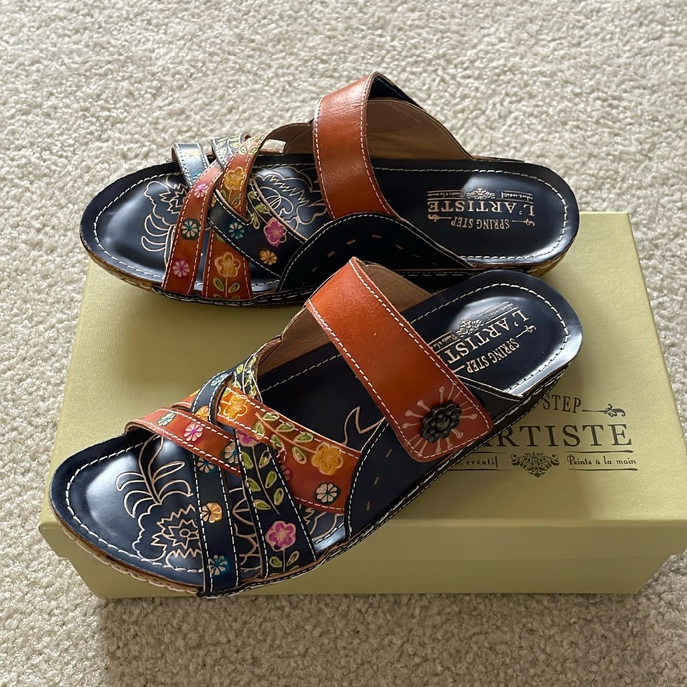 L'Artiste By Spring Step Leigh Wedge Navy Sandals, Size 39 (8.5) NWT